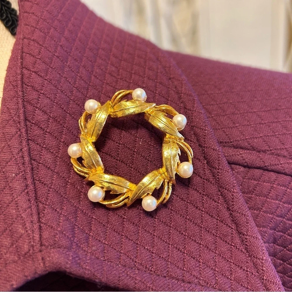Vintage Napier Faux Pearl Wreath Brooch Goldtone Leaf Pin Classic 80s 90s